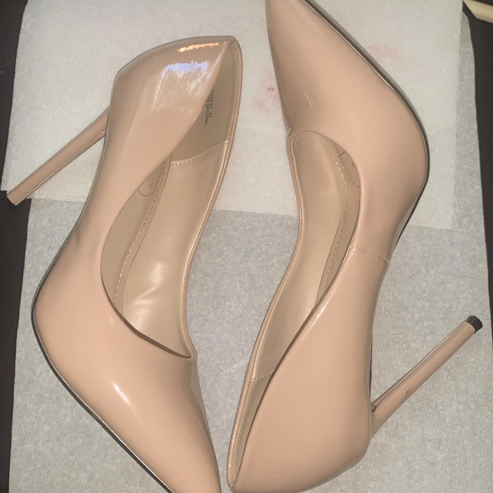 Anne Michelle Nude Heel